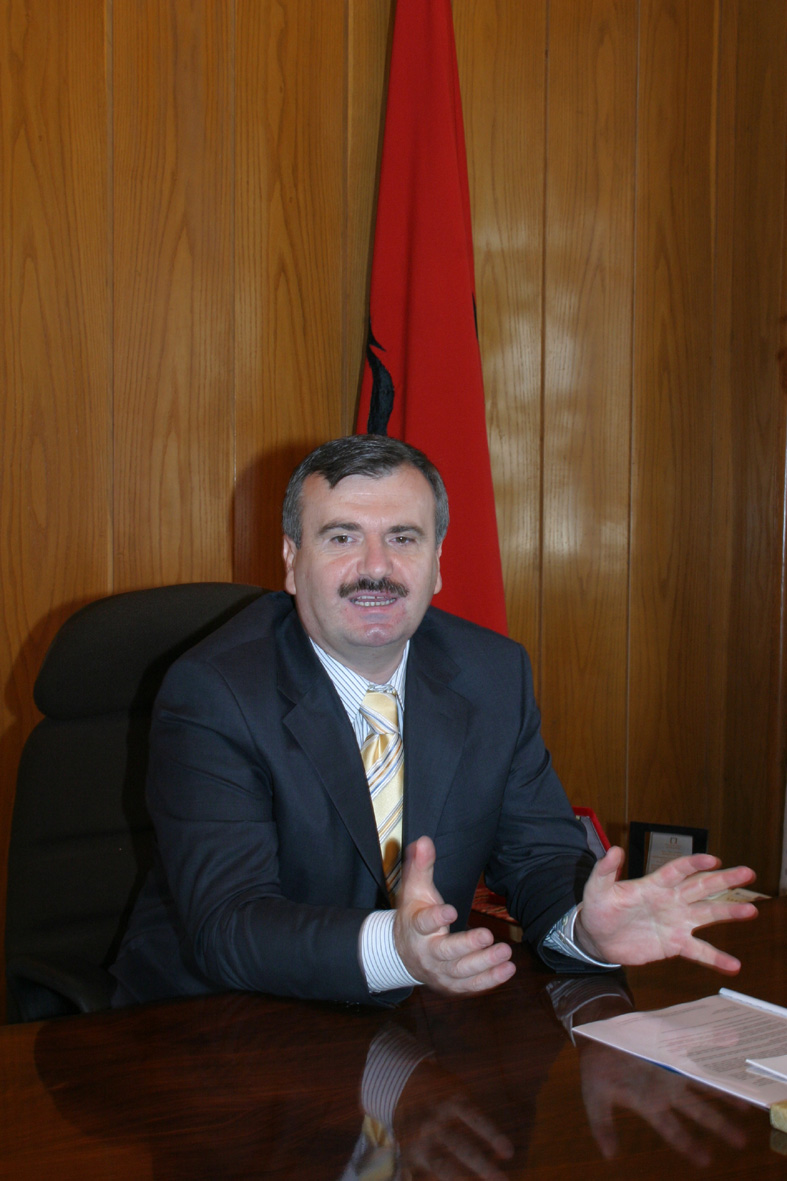 Hizmette ÖNCE İNSAN
