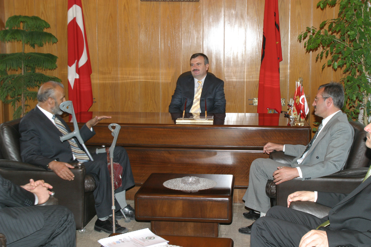 Hizmette ÖNCE İNSAN