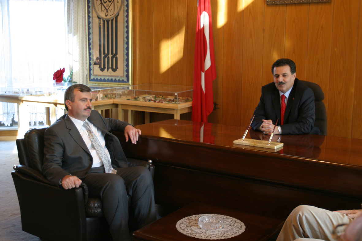 2004-2005 Eğitim Yılında 10 Bin Öğrenciye Burs