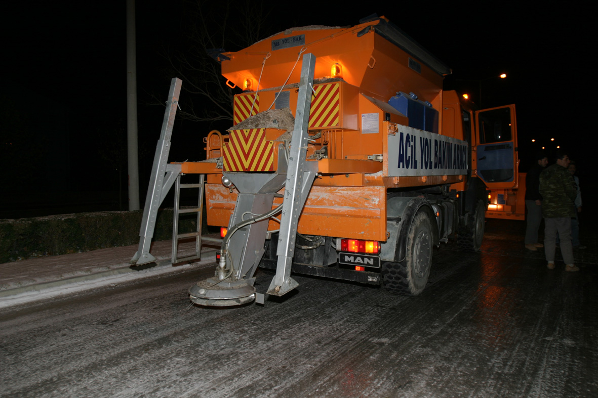 Fen İşlerinden Tuzlama Çalışmaları