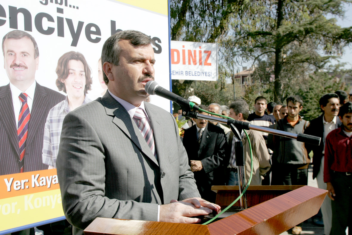 2004-2005 Eğitim Yılında 10.000 Öğrenciye Burs Veriliyor
