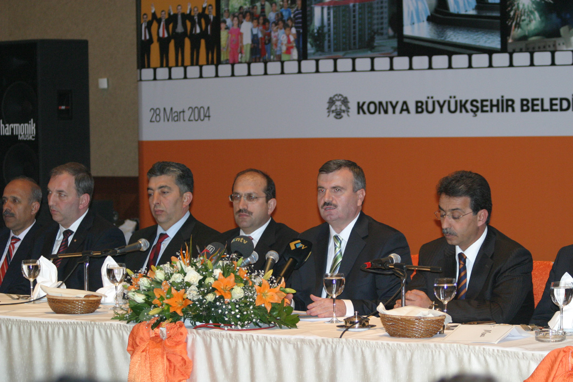 Hizmetle Dolu 1 Yıl