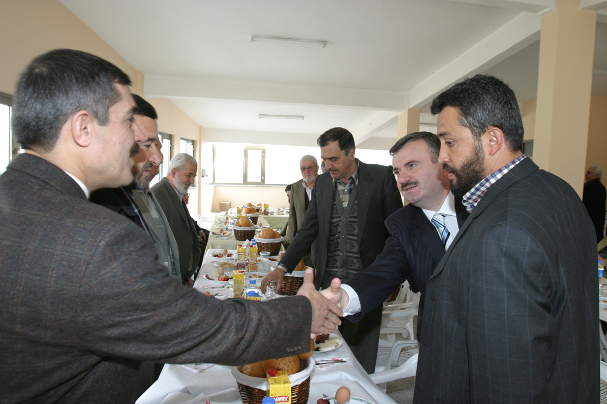 Başkan Akyürek Esnaf Ve Öğrencilerle Buluştu