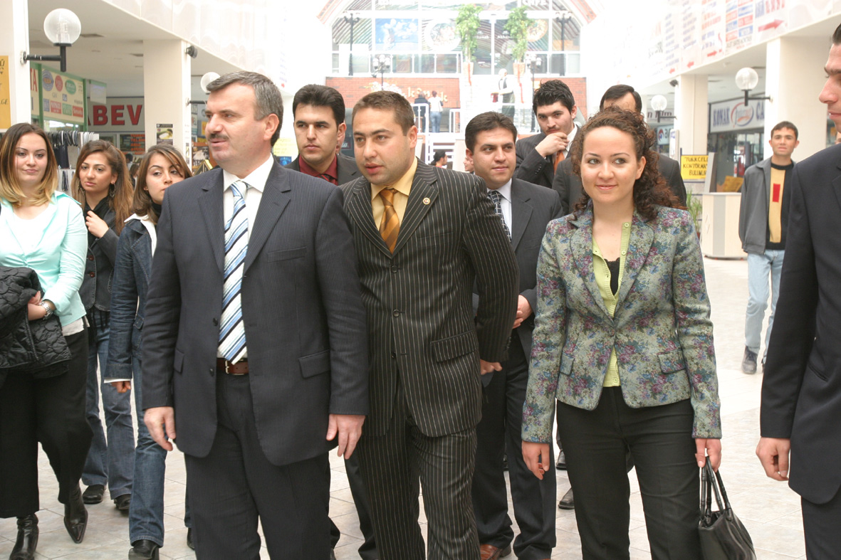 Başkan Akyürek Esnaf Ve Öğrencilerle Buluştu