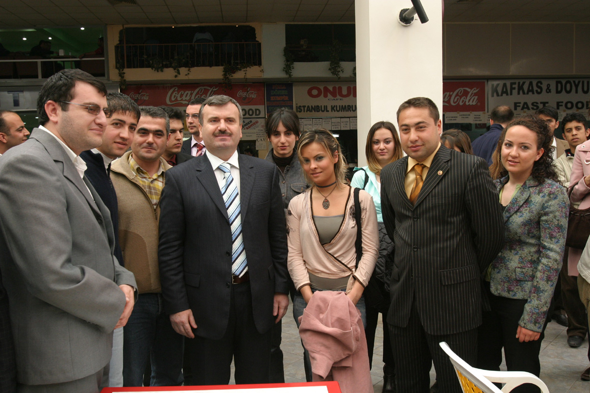 Başkan Akyürek Esnaf Ve Öğrencilerle Buluştu