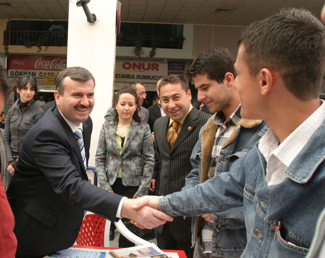 Başkan Akyürek Esnaf Ve Öğrencilerle Buluştu