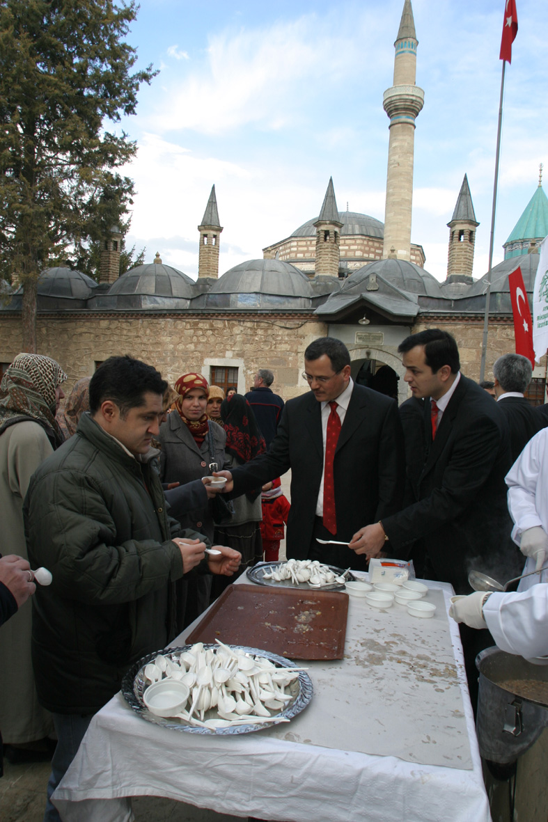 Büyükşehir'den Aşure İkramı