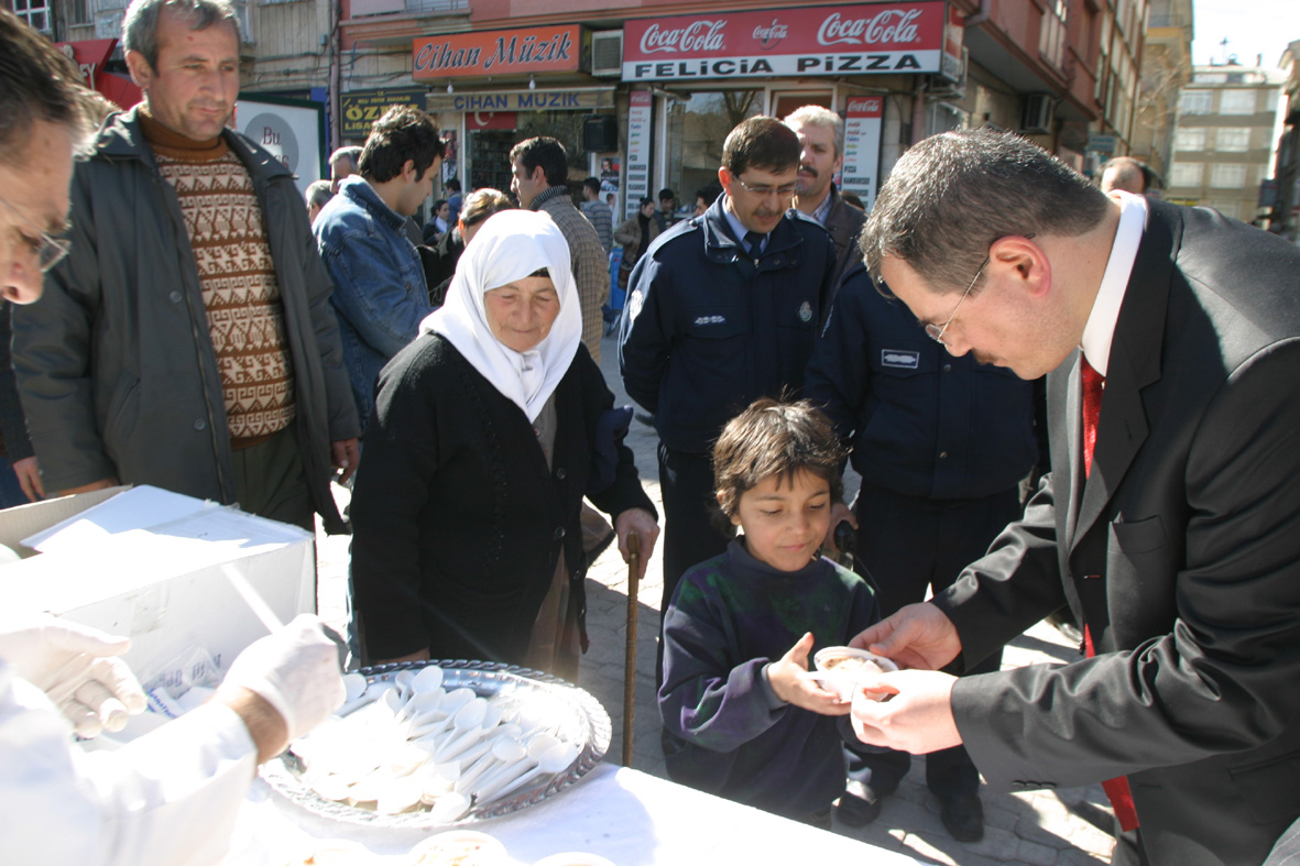 Büyükşehir'den Aşure İkramı
