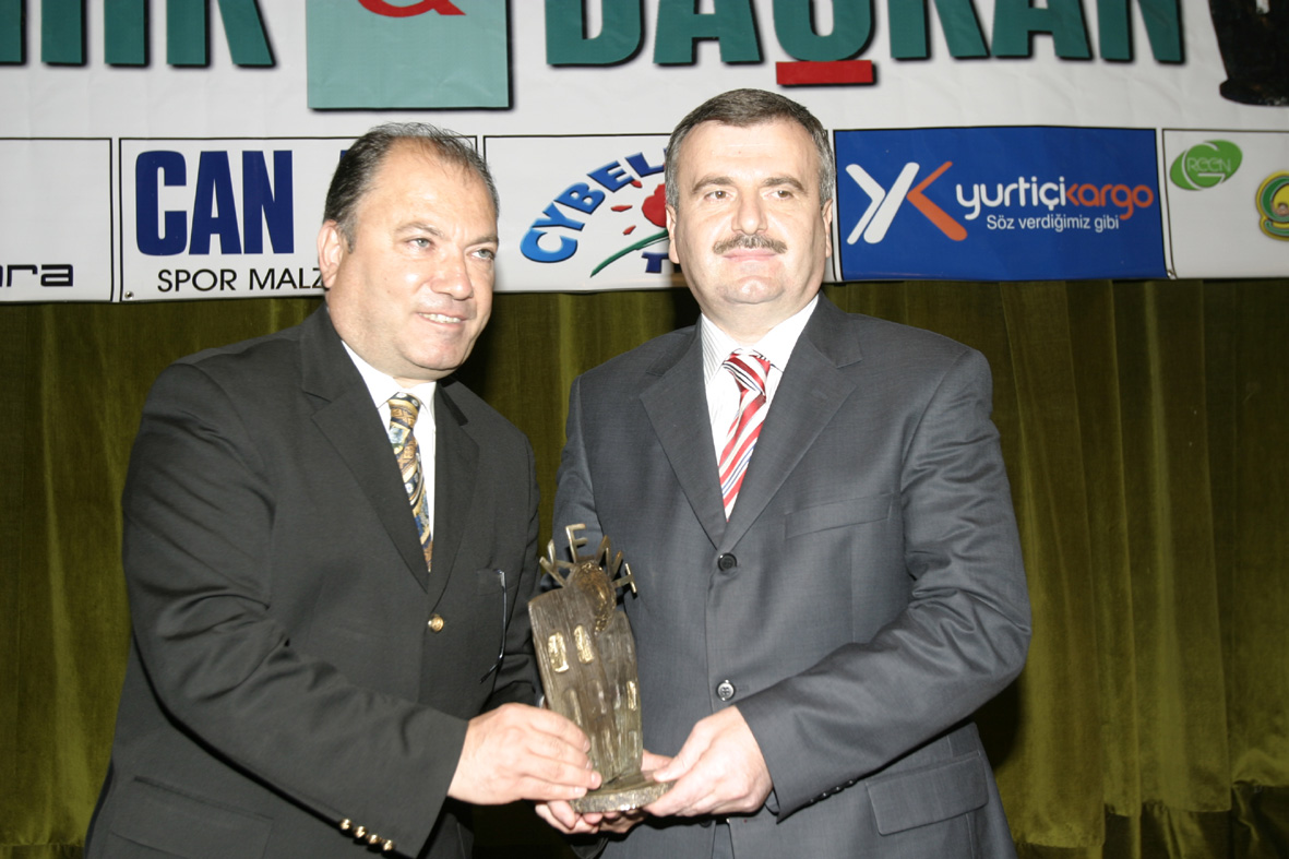 Tahir Akyürek Yılın Büyükşehir Belediye Başkanı Seçildi