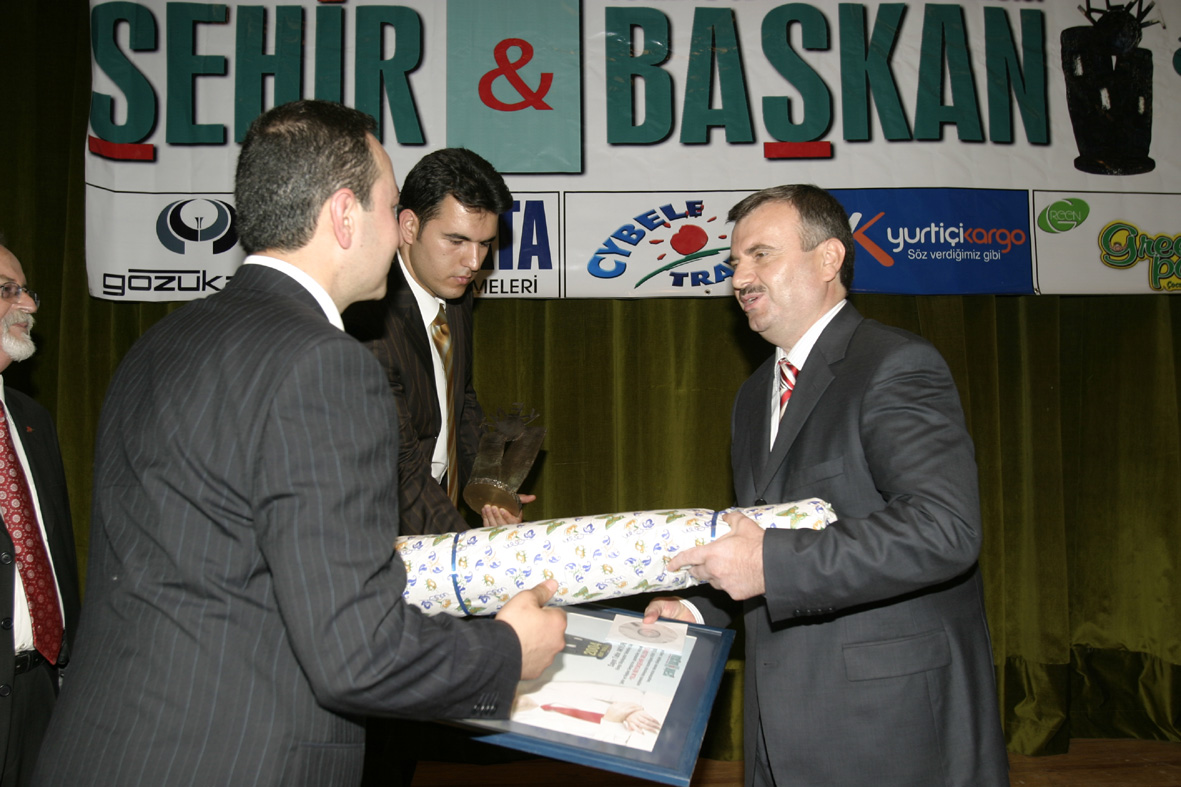Tahir Akyürek Yılın Büyükşehir Belediye Başkanı Seçildi