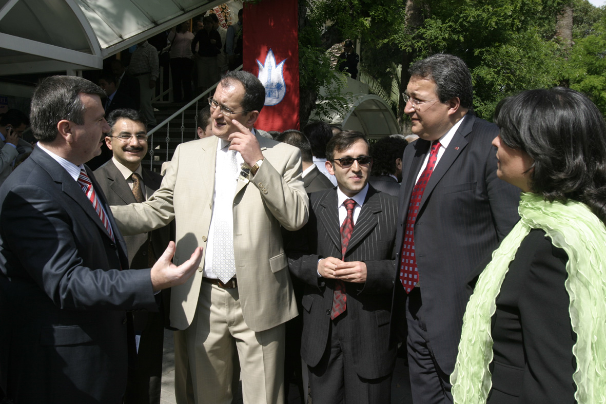 Tahir Akyürek Yılın Büyükşehir Belediye Başkanı Seçildi