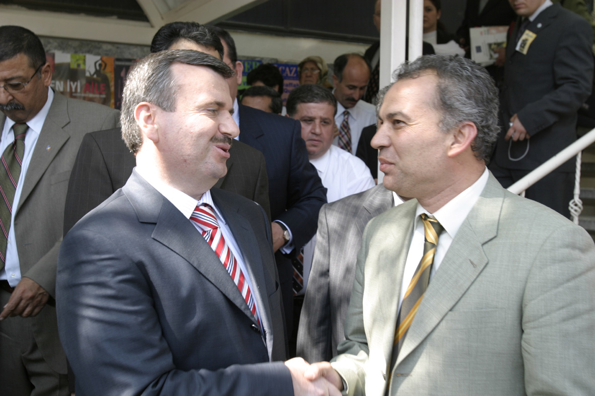 Tahir Akyürek Yılın Büyükşehir Belediye Başkanı Seçildi