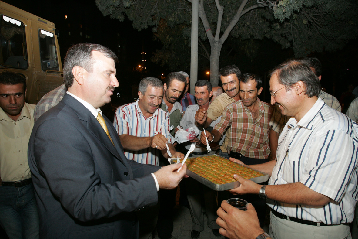 Başkan Akyürek Miraç Kandili'ni Vatandaşlarla Kutladı