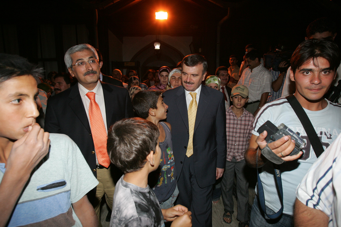 Başkan Akyürek Miraç Kandili'ni Vatandaşlarla Kutladı