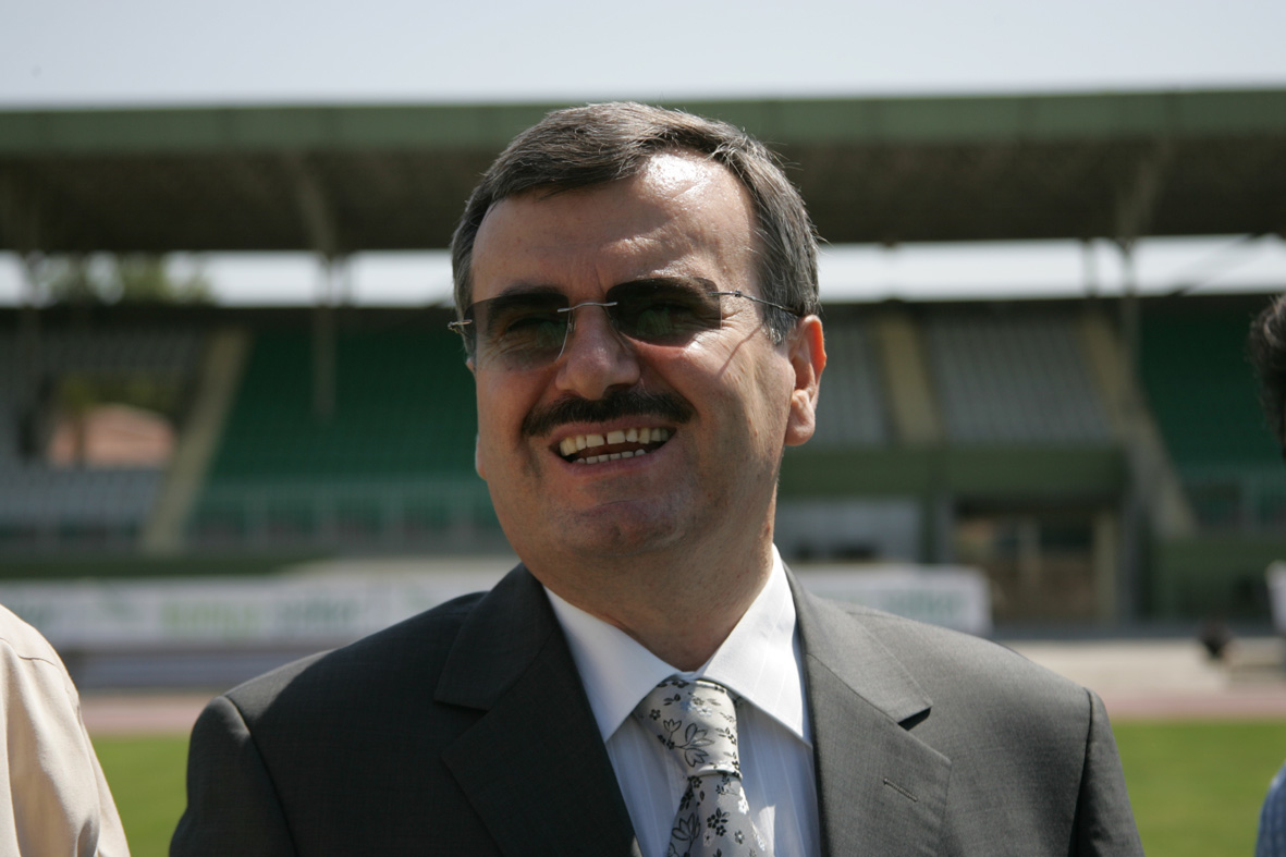 Büyükşehir Atatürk Stadyumu'nu Yeniledi