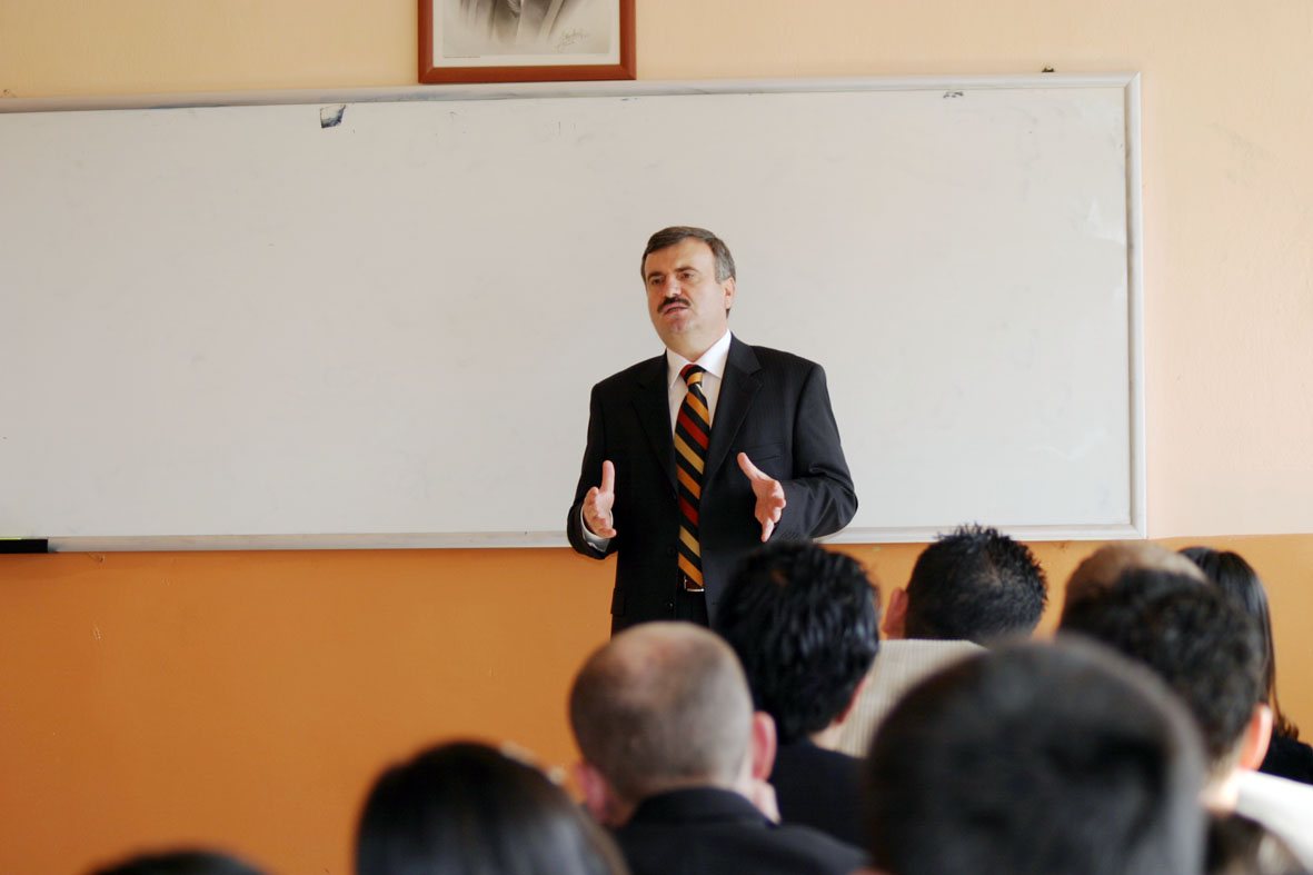 Başkan Akyürek'ten Üniversite Öğrencilerine Belediyecilik Dersi