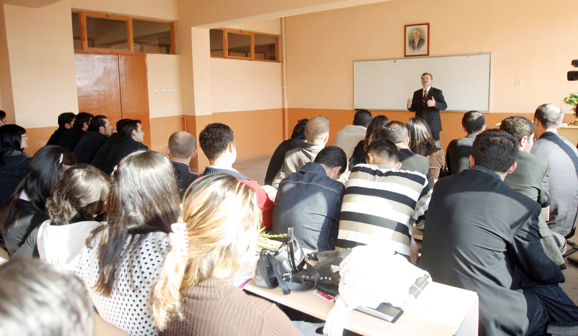 Başkan Akyürek'ten Üniversite Öğrencilerine Belediyecilik Dersi