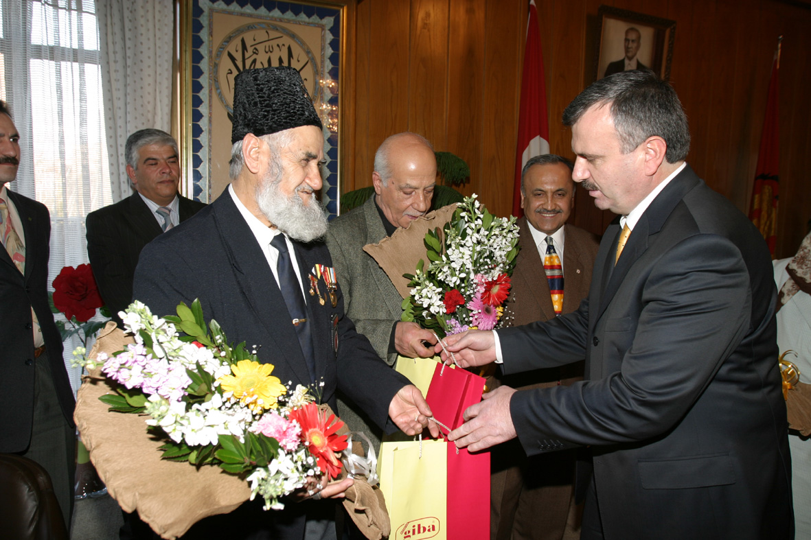 Yaşlılardan Başkan Akyürek'e Ziyaret