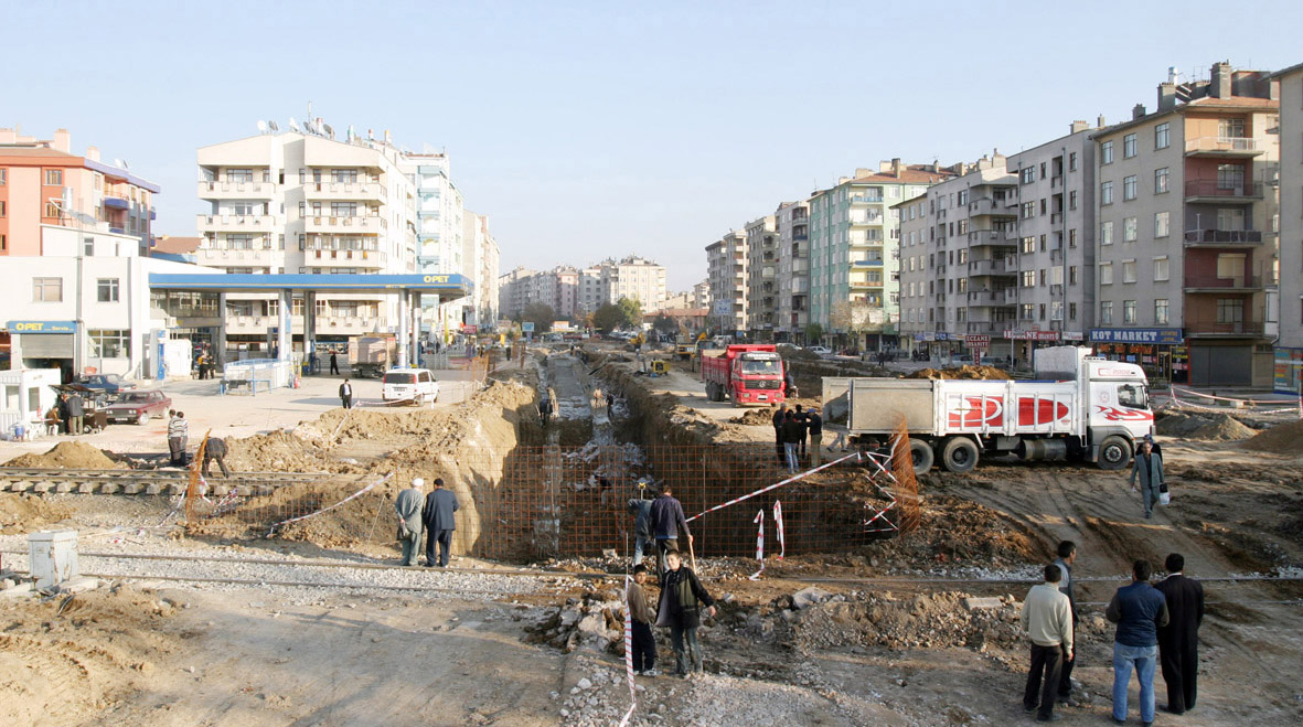 Beyşehir Caddesi Altgeçit İnşaatı Devam Ediyor