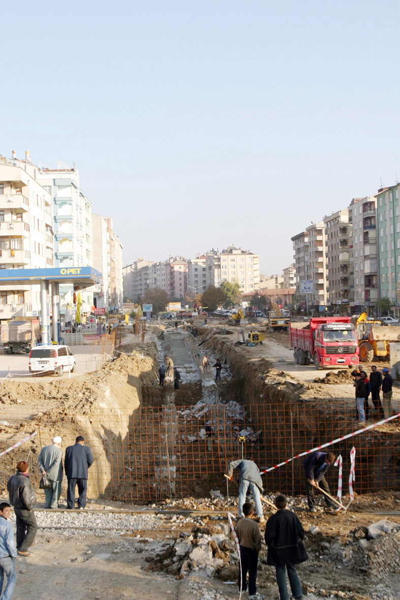 Beyşehir Caddesi Altgeçit İnşaatı Devam Ediyor
