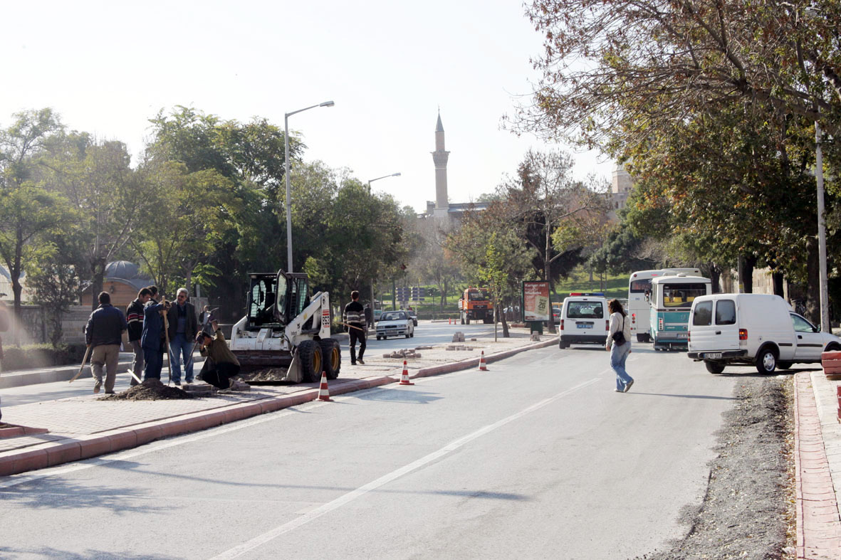 Rektörlük Önünde Kavşak Düzenlemesi Yapıldı