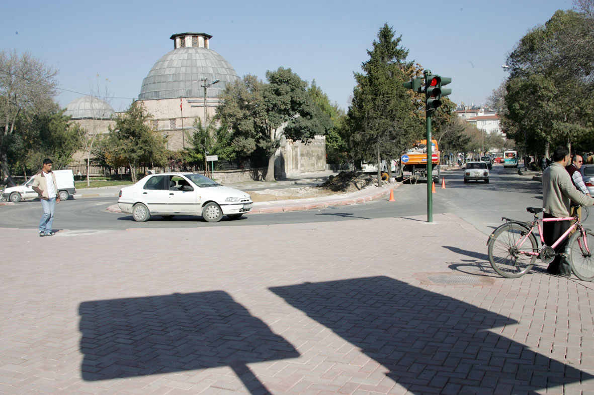 Rektörlük Önünde Kavşak Düzenlemesi Yapıldı