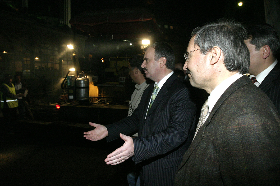 Büyükşehir Gece-Gündüz Çalışıyor