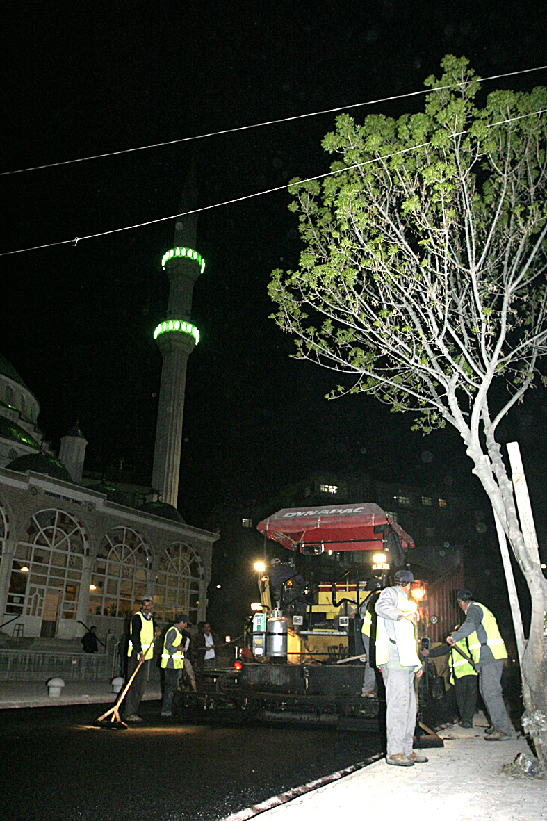 Büyükşehir Gece-Gündüz Çalışıyor