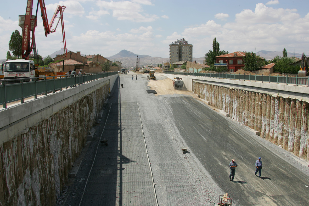 Yenişehir Caddesi Ve Altgeçidi