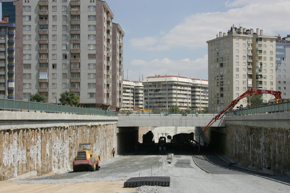 Yenişehir Caddesi Ve Altgeçidi