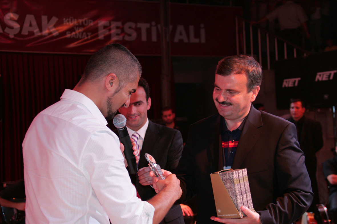 Özcan Deniz'den Muhteşem Konser