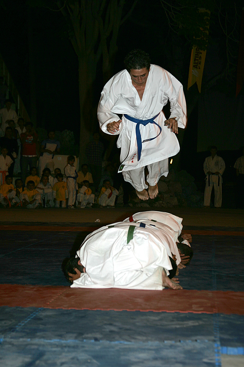 Altınbaşak Festivali Karate Gösterileri İle Devam Etti