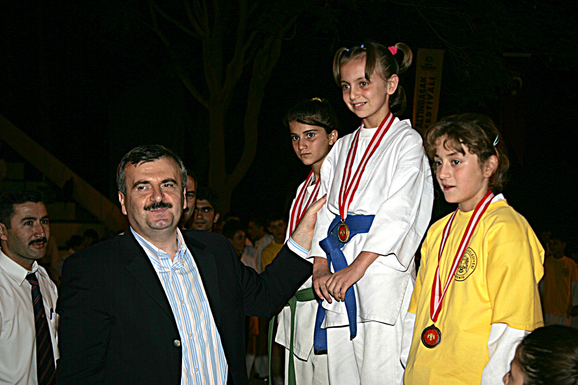 Altınbaşak Festivali Karate Gösterileri İle Devam Etti