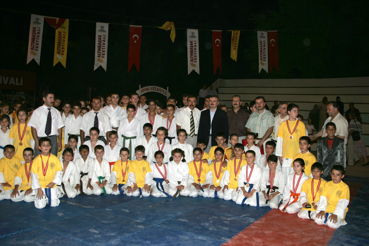 Altınbaşak Festivali Karate Gösterileri İle Devam Etti
