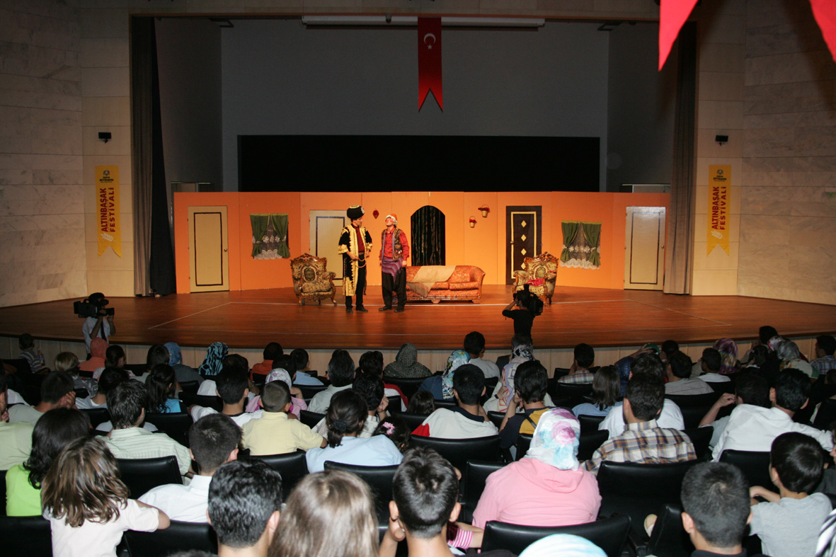Altıbaşak Festivali'nde Tiyatro Gösterileri