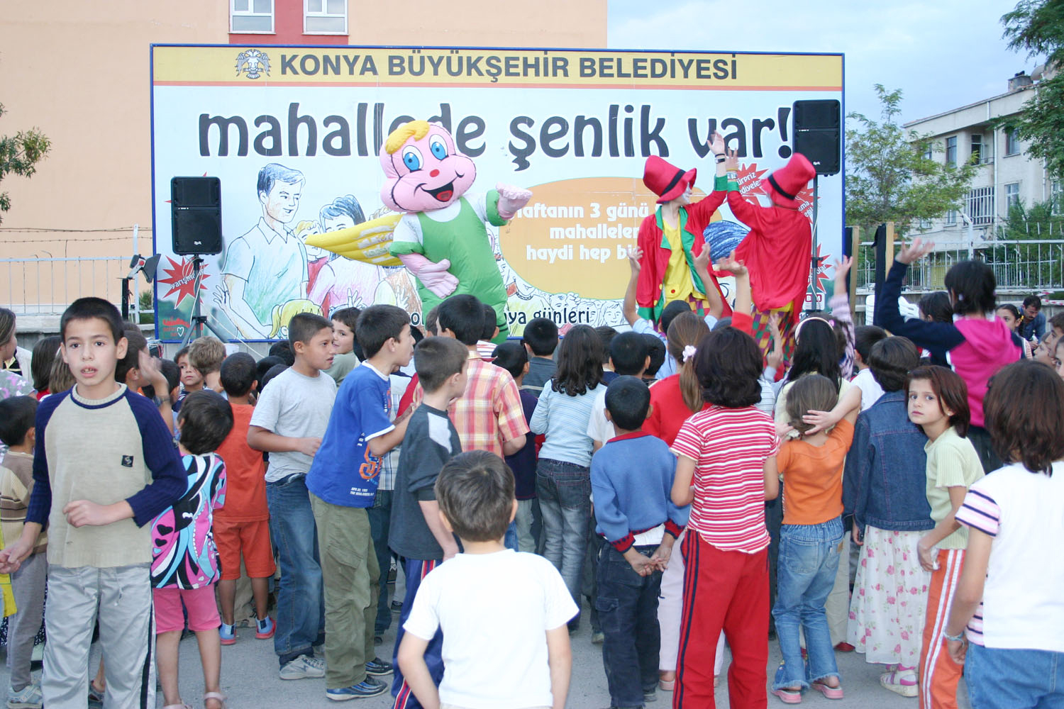 Mahallede Şenlik Var'a 100 Bin Kişi Katıldı