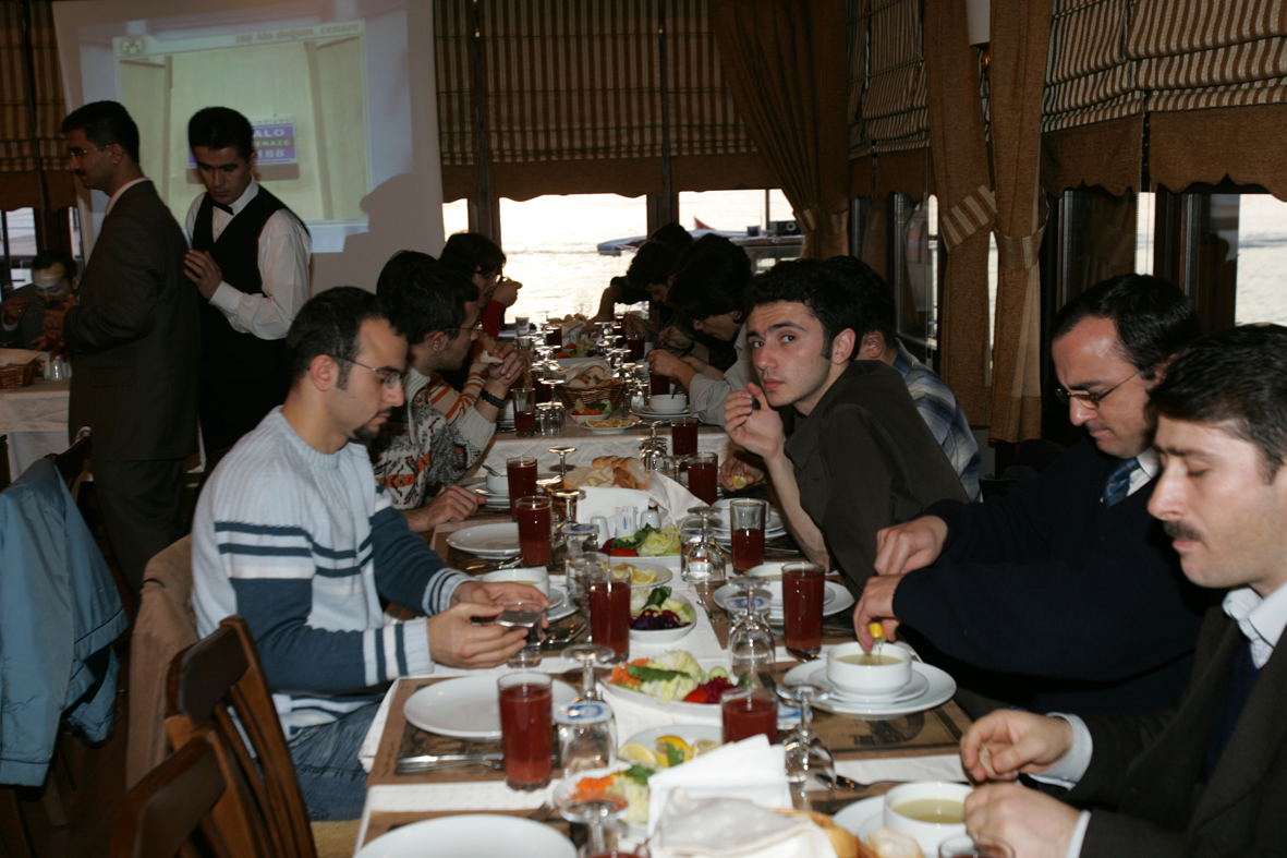 Başkan Akyürek İstanbul'da Konyalı Öğrencilerle Buluştu