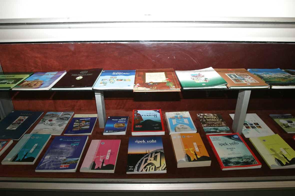 30 Bin Tarihi Kitap Sergileniyor