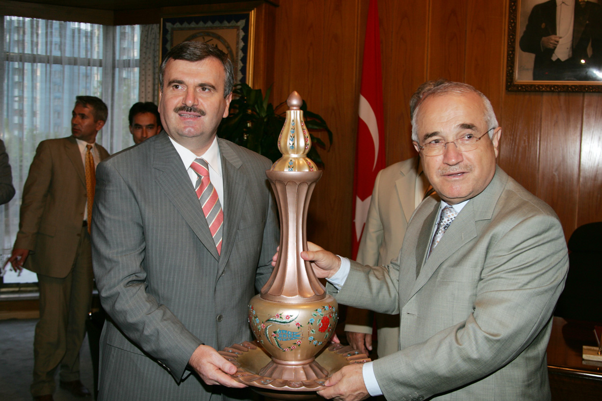 Bakan Çiçek Büyükşehir Belediyesi'ni Ziyaret Etti