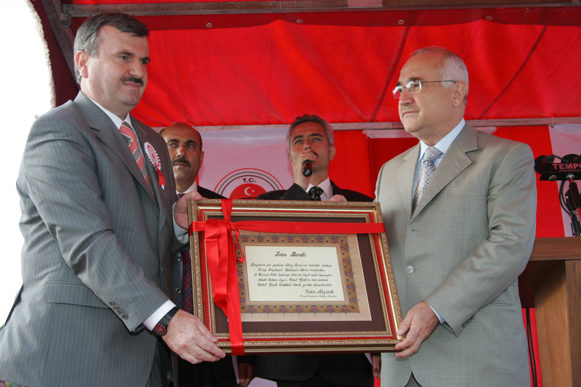 Bakan Çiçek Büyükşehir Belediyesi'ni Ziyaret Etti