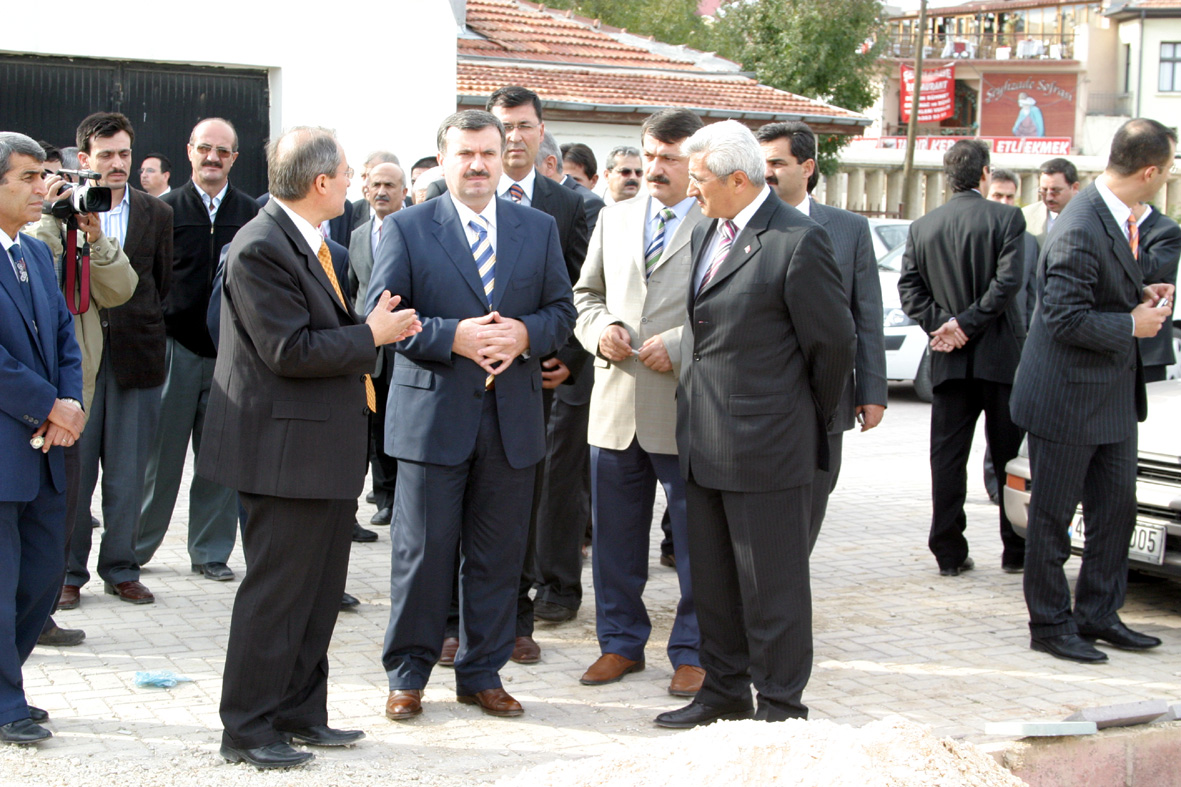 Mevlana Bahçesi'nde Düzenleme Çalışması