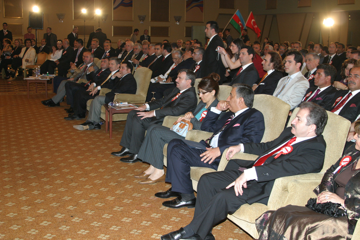 Başkan Tahir Akyürek Yılın Büyükşehir Belediye Başkanı Seçildi