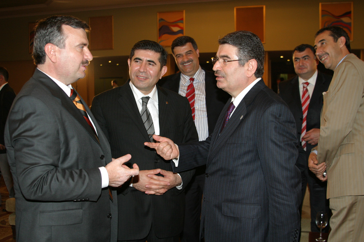 Başkan Tahir Akyürek Yılın Büyükşehir Belediye Başkanı Seçildi
