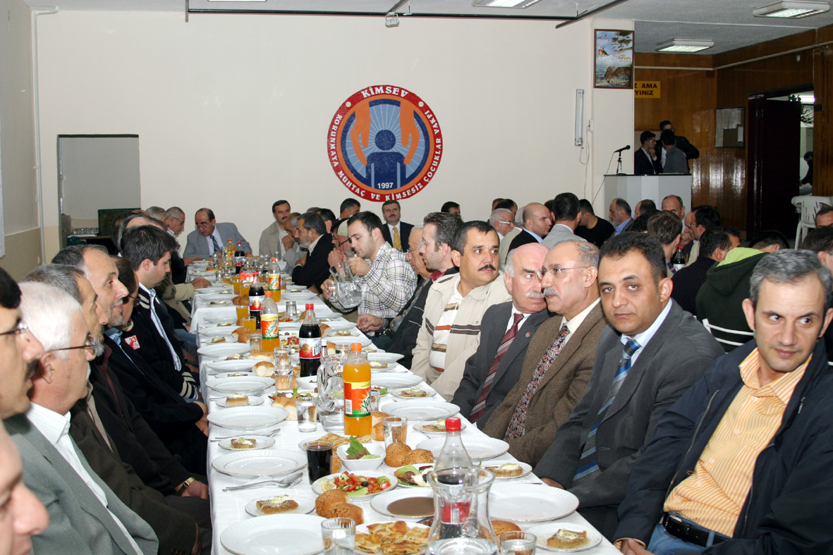 Başkan Akyürek Kimsesiz Çocuklarla İftar Açtı