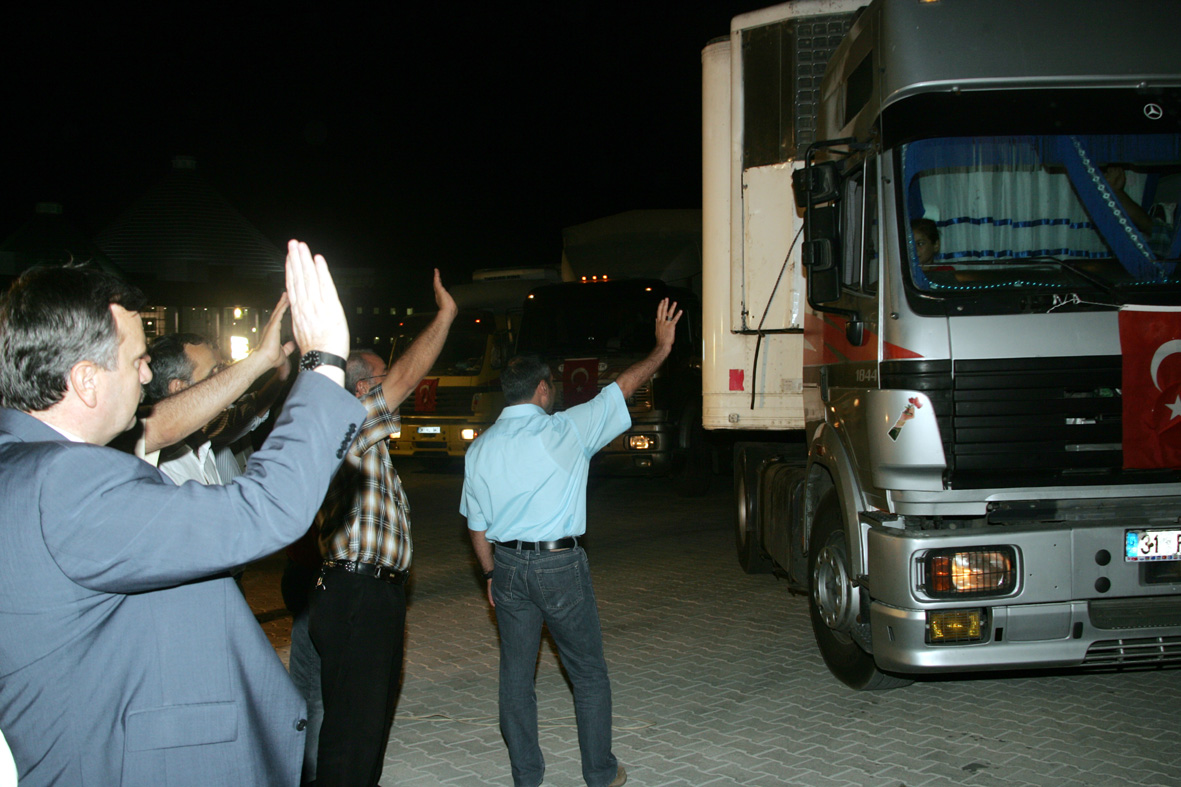 Lübnan İçin Hazırlanan Yardım Konvoyu Yola Çıktı
