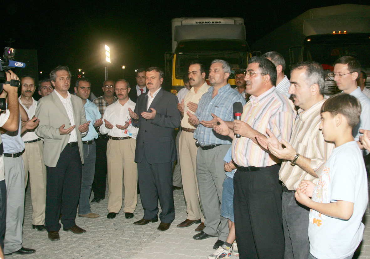 Lübnan İçin Hazırlanan Yardım Konvoyu Yola Çıktı