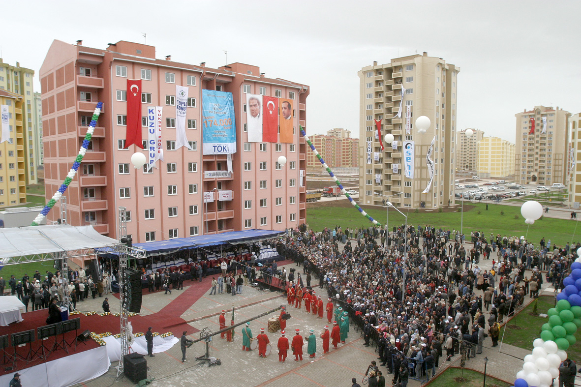 Toki Konutlarının Anahtar Teslimi Yapıldı
