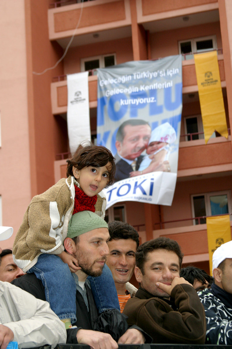 Toki Konutlarının Anahtar Teslimi Yapıldı