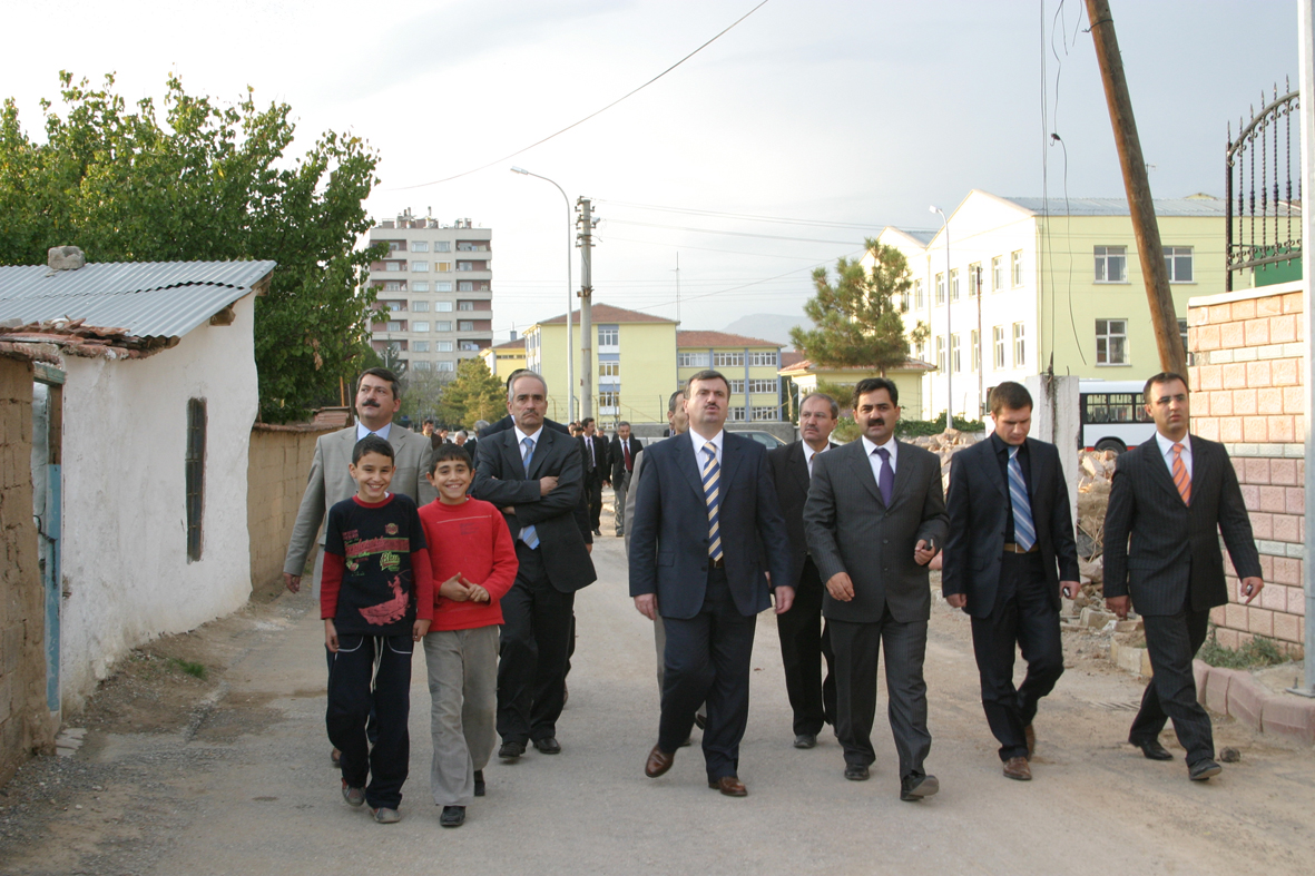 Başkan Akyürek Ali Ulvi Kurucu Caddesi''ni İnceledi