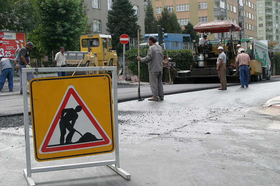 Asfaltta Rekor: Büyükşehir'in 2006 Hedefi 300 Bin Ton